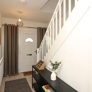 Holiday home Ashby Traveler's Haven: Spacious 3-bed Retreat United Kingdom